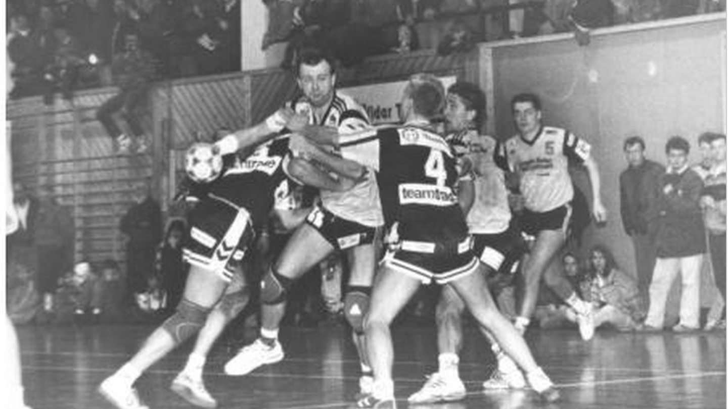 Gard Hansen på hjemmebane i Kragerøhallen – lenge et fryktet stoppested for tilreisende lag.